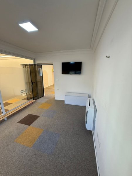 Tirane, jepet me qera zyre Kati 2, 130 m² 1.500 € (Zogu i Zi)