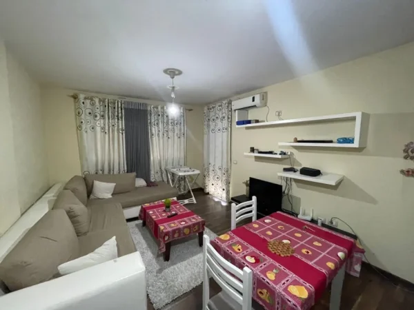 Tirane, jepet me qera apartament 1+1 Kati 3, 450 € 