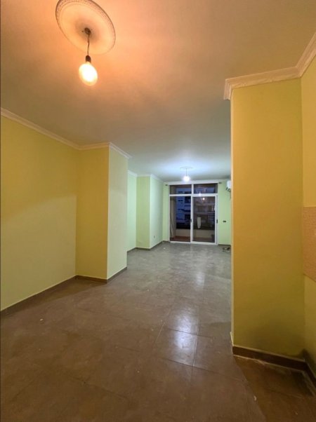 Tirane, shitet apartament 2+1 Kati 3, 91 m² 122.000 € (Astir)