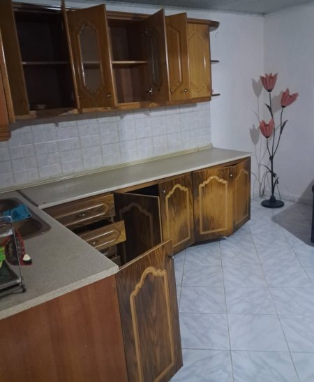 Tirane, jepet me qera Vile 1+1 Kati 1, 70 m² (Sapo Kalon Ish Fabriken e Kepucve,Allias)