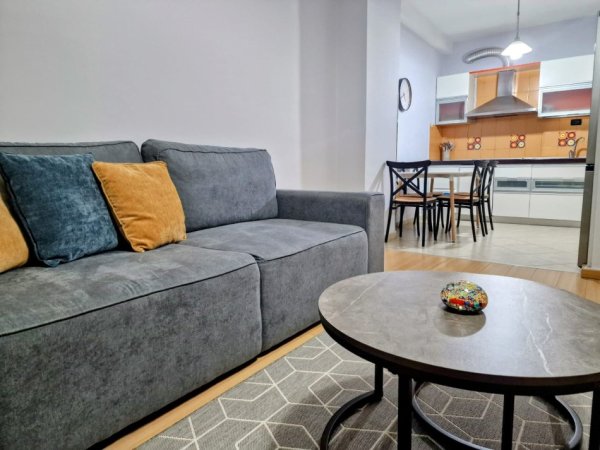 Tirane, jepet me qera apartament 2+1+Ballkon Kati 3, 113 m² 900 € (Komuna e Parisit)