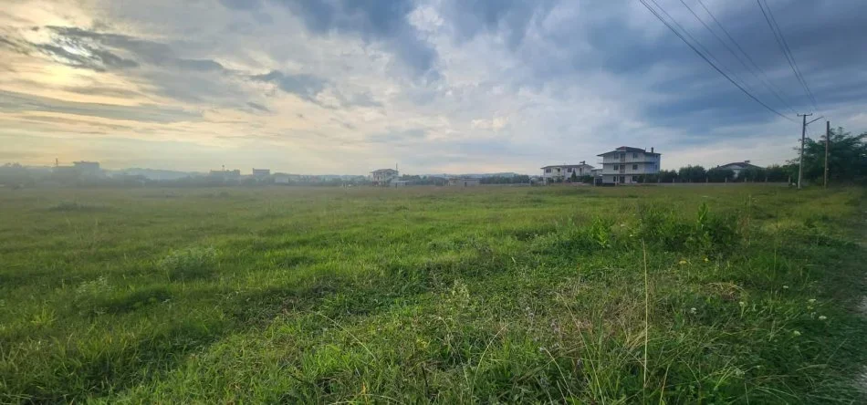 Tirane, shitet toke , 9.800 m² 658.500 € (Kamez)