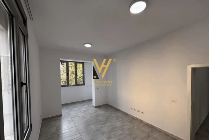 Tirane, jepet me qera zyre Kati 2, 75 m² 500 € (RRUG E DIBRES, MEDRESEJA)