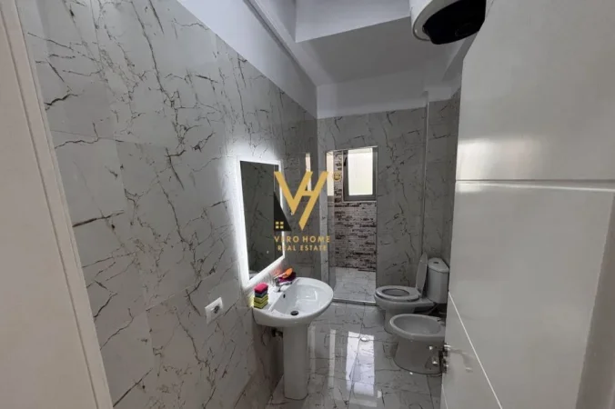 Tirane, jepet me qera zyre Kati 2, 75 m² 500 € (RRUG E DIBRES, MEDRESEJA)