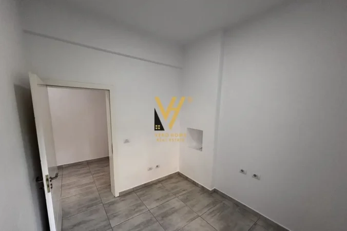 Tirane, jepet me qera zyre Kati 2, 75 m² 500 € (RRUG E DIBRES, MEDRESEJA)