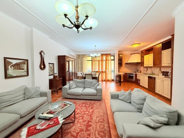 Tirane, jepet me qera apartament 2+1 Kati 2, 135 m² 750 € (Pranë Inxhinierisë, tek Doro City)