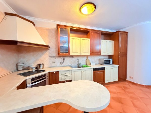 Tirane, jepet me qera apartament 2+1 Kati 2, 135 m² 750 € (Pranë Inxhinierisë, tek Doro City)