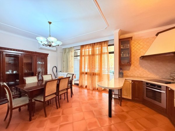 Tirane, jepet me qera apartament 2+1 Kati 2, 135 m² 750 € (Pranë Inxhinierisë, tek Doro City)