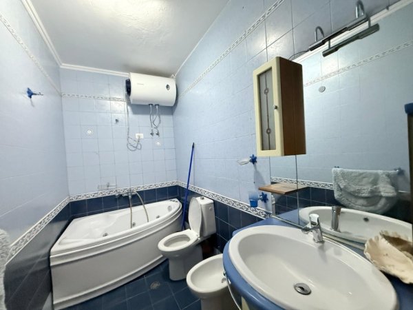 Tirane, jepet me qera apartament 2+1 Kati 2, 135 m² 750 € (Pranë Inxhinierisë, tek Doro City)