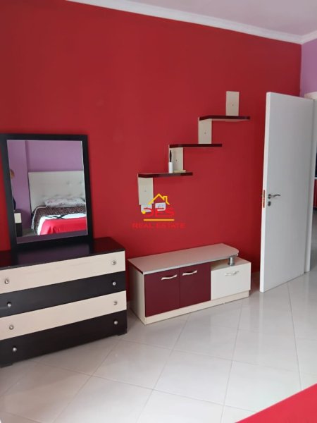 Vlore, jepet me qera apartament 2+1+Ballkon Kati 5, 110 m² 350 € (Rruga Gjergj Kastrioti)