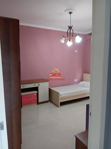 Vlore, jepet me qera apartament 2+1+Ballkon Kati 5, 110 m² 350 € (Rruga Gjergj Kastrioti)