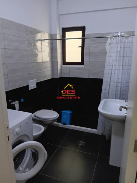 Vlore, jepet me qera apartament 2+1+Ballkon Kati 5, 110 m² 350 € (Rruga Gjergj Kastrioti)