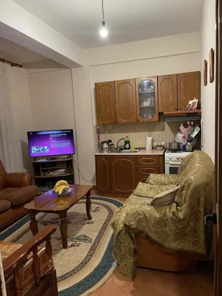 Tirane, jepet me qera apartament 1+1 Kati 1, 390 € 