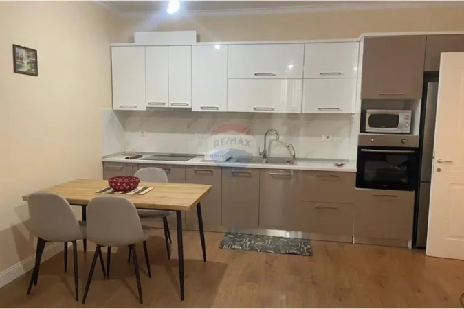 Tirane, jepet me qera apartament , 92 m² 600 € 