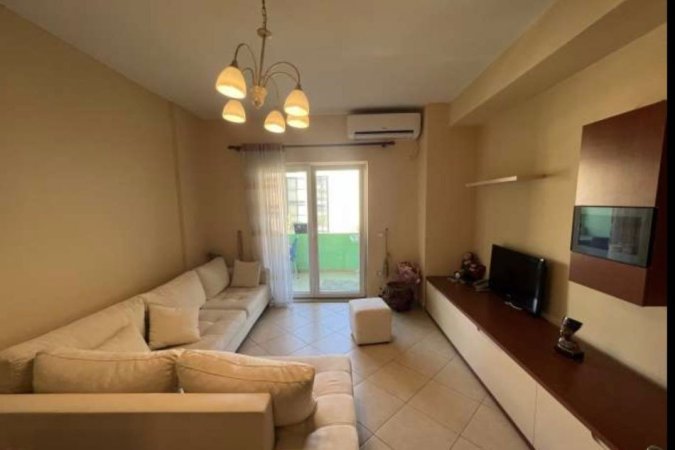 Tirane, jepet me qera apartament 2+1 Kati 6, 700 € 