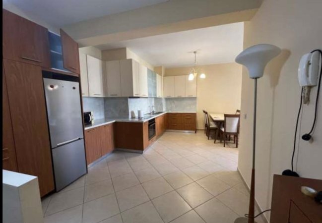 Tirane, jepet me qera apartament 2+1 Kati 6, 700 € 
