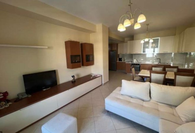 Tirane, jepet me qera apartament 2+1 Kati 6, 700 € 