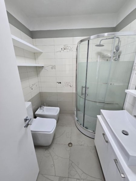 🏡 Apartament 3+1 me Qira – 📍Pazar i Ri, Tiranë