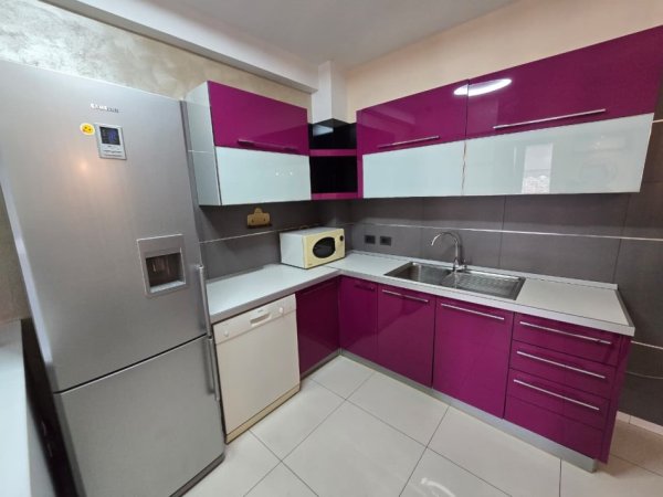 🏡 Apartament 3+1 me Qira – 📍Pazar i Ri, Tiranë