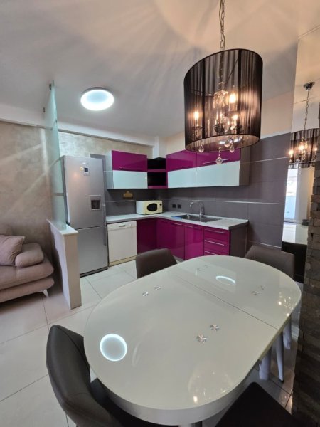 🏡 Apartament 3+1 me Qira – 📍Pazar i Ri, Tiranë