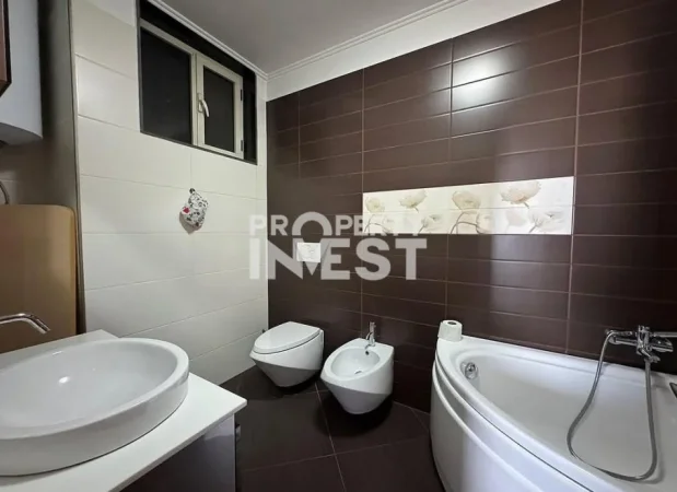 Tirane, jepet me qera apartament 2+1+Ballkon Kati 7, 145 m² 1.700 € (Rruga e Elbasanit)
