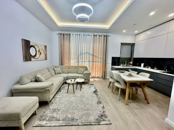 Tirane, jepet me qera apartament 2+1 Kati 1, 114 m² 1.300 € (Konpleksi Deliorgji)