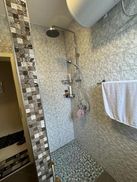 Tirane, jepet me qera apartament 3+1 Kati 3, 1.000 € 