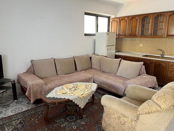 Tirane, jepet me qera apartament 2+1 Kati 1, 95 m² 400 € (qsut)