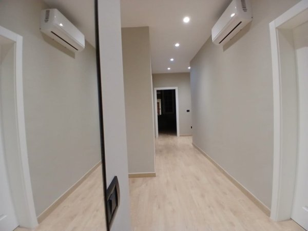 Tirane, jepet me qera apartament 3+1+Ballkon Kati 4, 140 m² 1.200 € 