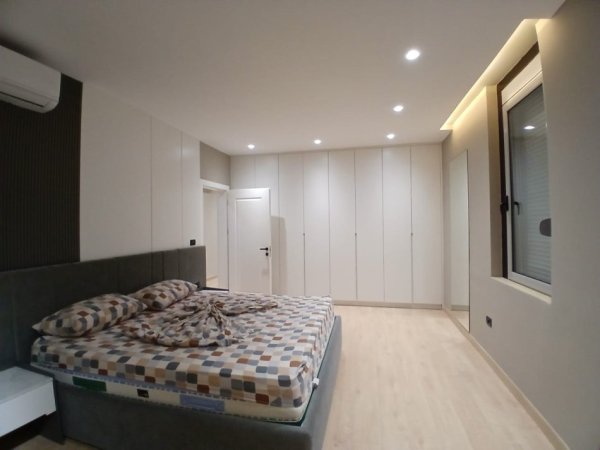 Tirane, jepet me qera apartament 3+1+Ballkon Kati 4, 140 m² 1.200 € 