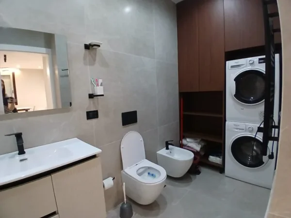 Tirane, jepet me qera apartament 3+1+Ballkon Kati 4, 140 m² 1.200 € 