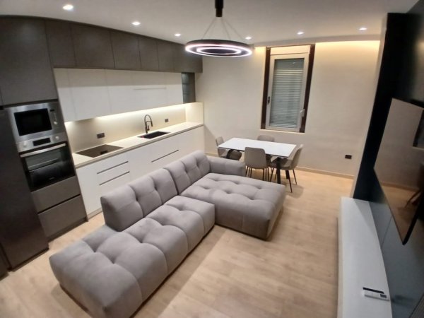 Tirane, jepet me qera apartament 3+1+Ballkon Kati 4, 140 m² 1.200 € 