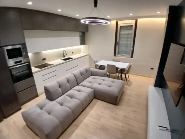 Tirane, jepet me qera apartament 3+1+Ballkon Kati 4, 140 m² 1.200 € 