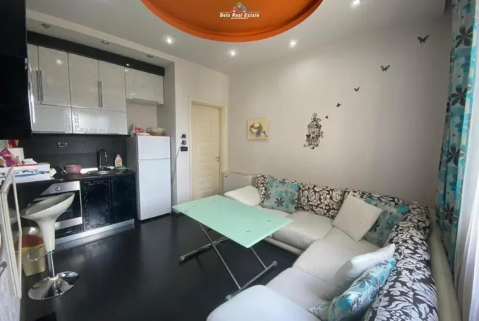 Tirane, jepet me qera apartament 2+1 Kati 4, 86 m² 600 € (perball Colosseut,)