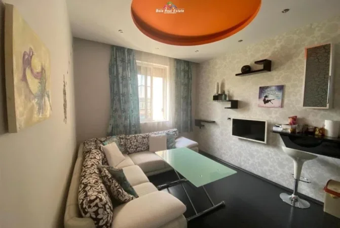 Tirane, jepet me qera apartament 2+1 Kati 4, 86 m² 600 € (perball Colosseut,)