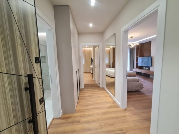 Tirane, jepet me qera apartament 1+1+Ballkon Kati 4, 82 m² 1.000 € (Pazari i Ri)