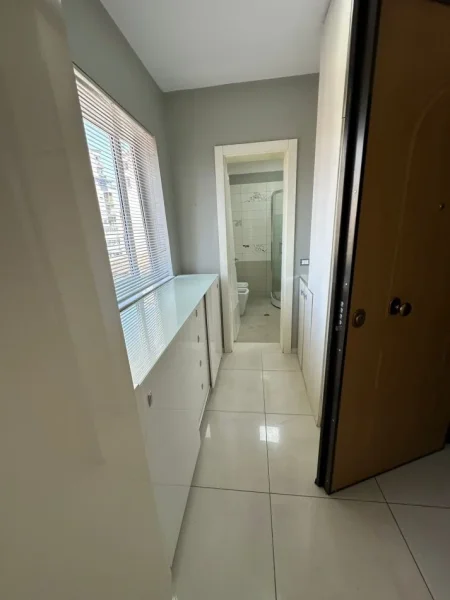 Tirane, jepet me qera apartament 3+1+Ballkon Kati 4, 110 m² 650 € 