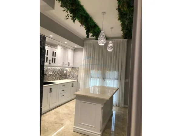 Tirane, jepet me qera apartament 3+1+Ballkon Kati 4, 190 m² 1.300 € (Vilat Gjermane)