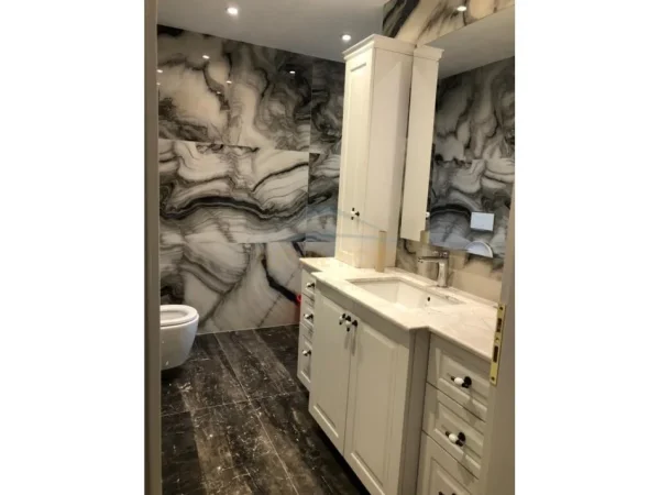 Tirane, jepet me qera apartament 3+1+Ballkon Kati 4, 190 m² 1.300 € (Vilat Gjermane)