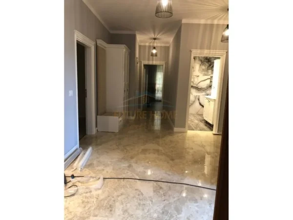 Tirane, jepet me qera apartament 3+1+Ballkon Kati 4, 190 m² 1.300 € (Vilat Gjermane)