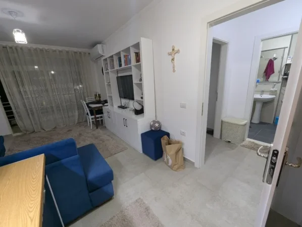 Tirane, jepet me qera apartament 1+1+Ballkon Kati 3, 70 m² 400 € 