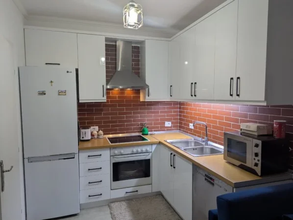 Tirane, jepet me qera apartament 1+1+Ballkon Kati 3, 70 m² 400 € 