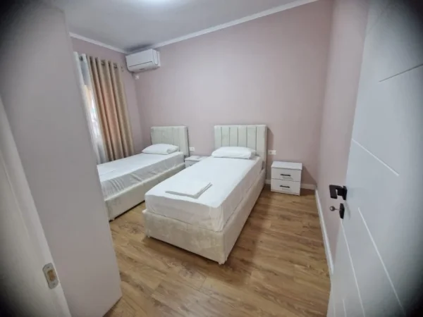 Tirane, jepet me qera apartament 2+1+Ballkon Kati 2, 90 m² 800 € 