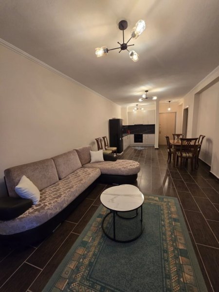 Tirane, jepet me qera apartament 2+1+Ballkon Kati 4, 90 m² 500 € 