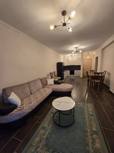 Tirane, jepet me qera apartament 2+1+Ballkon Kati 4, 90 m² 500 € 
