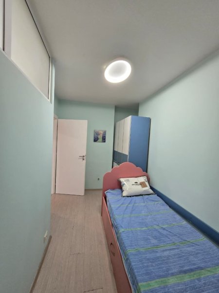 Tirane, jepet me qera apartament 3+1 , 110 m² 700 € (Pazari i ri)