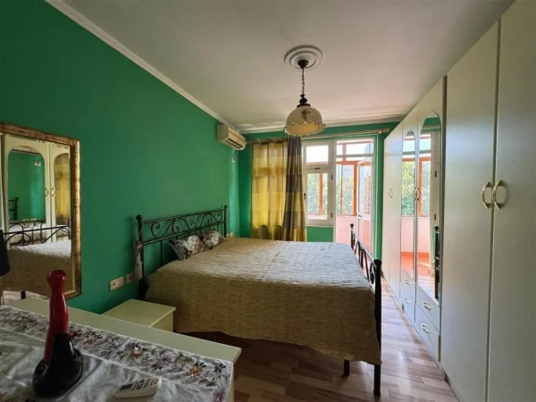 Tirane, jepet me qera apartament 1+1+Ballkon Kati 3, 90 m² 630 € 