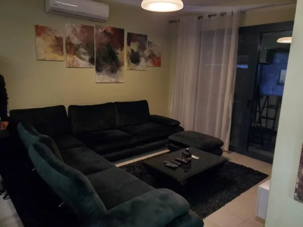 Tirane, jepet me qera apartament 2+1 Kati 4, 78 m² 900 € (stadiumi dinamo)