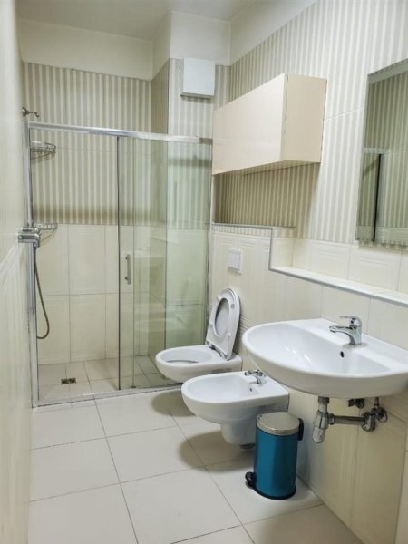 Tirane, jepet me qera apartament 2+1 Kati 4, 78 m² 900 € (stadiumi dinamo)