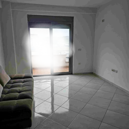 Tirane, shitet apartament 1+1+Ballkon Kati 8, 60 m² 84.000 € (Spitali Hygeia)